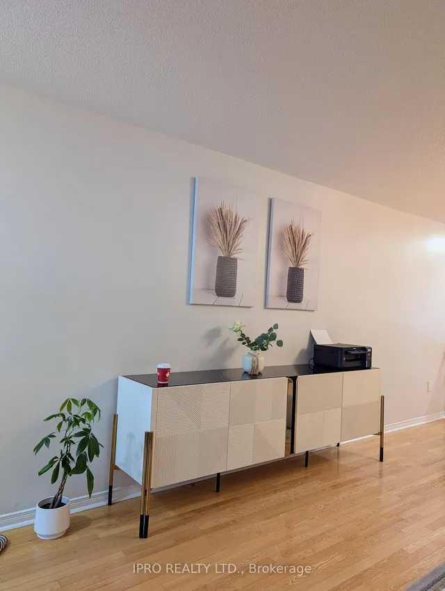 Additional image 3 of 10 Polar Bear Pl