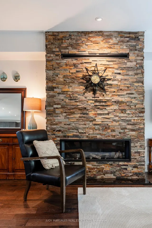 Additional image 13 of 100 Beddoe Dr Unit 21