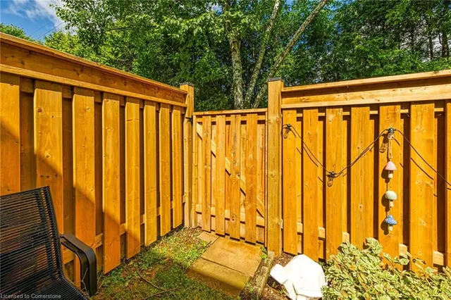 Additional image 38 of 1550 Newlands Cres Unit 11