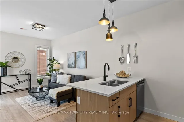 Additional image 4 of 2 Pipers Green Crt