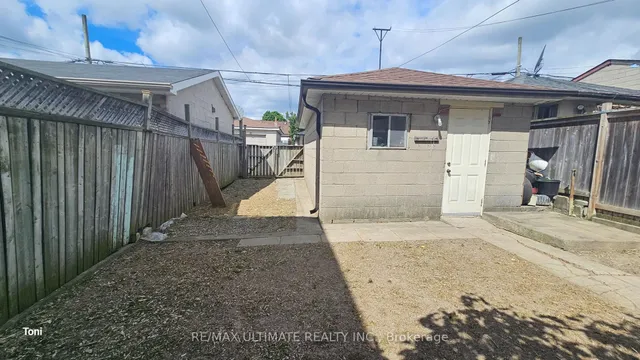 Additional image 26 of 300 Earlscourt Ave