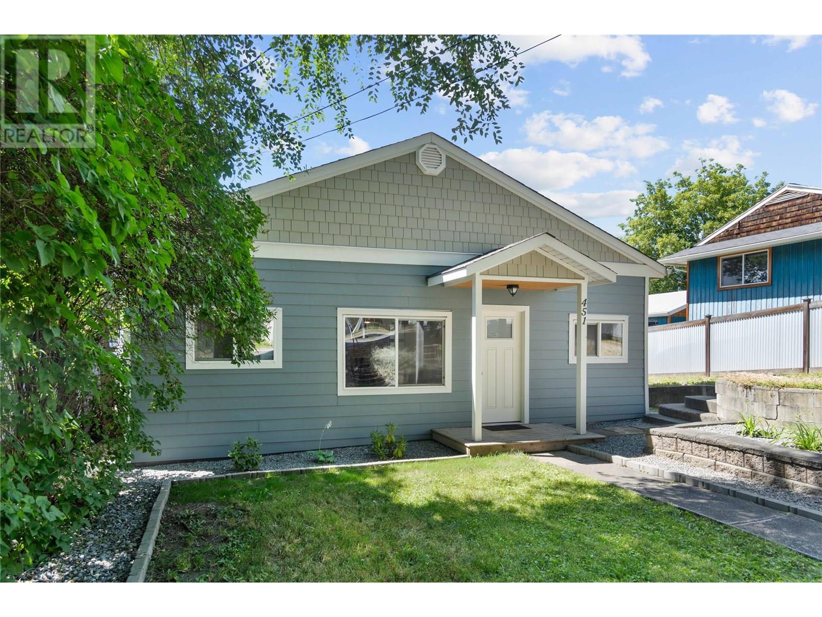 451 3 Street SE|Salmon Arm, British Columbia V1E4G6