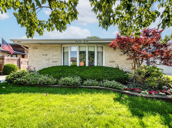 6955 N Dowagiac Ave, Chicago, IL 60646