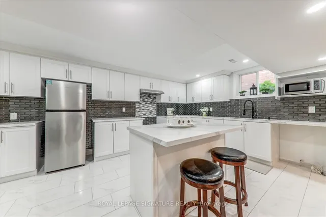 Additional image 32 of 72 Fairhill Ave