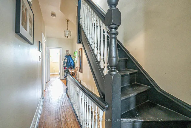 Additional image 20 of 914 Dovercourt Rd