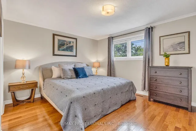 Additional image 23 of 53 Decarie Circ