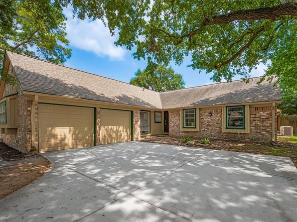10527 Newborough Dr, Houston, TX 77099