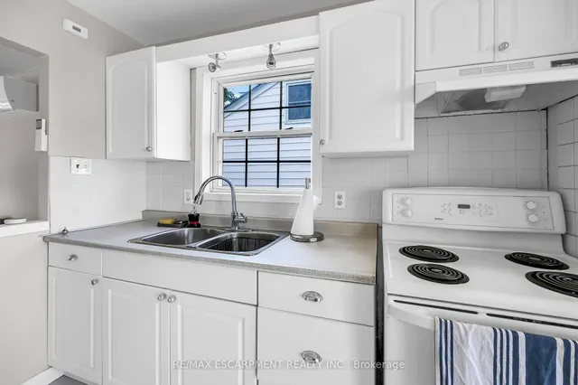 Additional image 15 of 155 Selkirk Ave