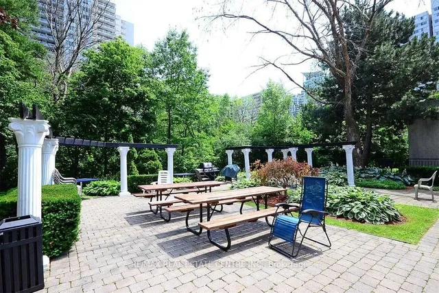 Additional image 4 of 3695 Kaneff Cres Unit 211