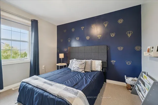 房产图片 31 - 755 Banks Cres