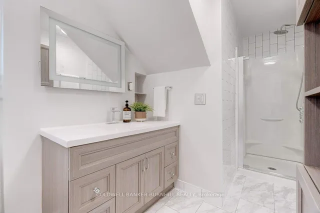 Additional image 25 of 550 Hughson St