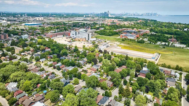 Additional image 43 of 2 Elton Cres