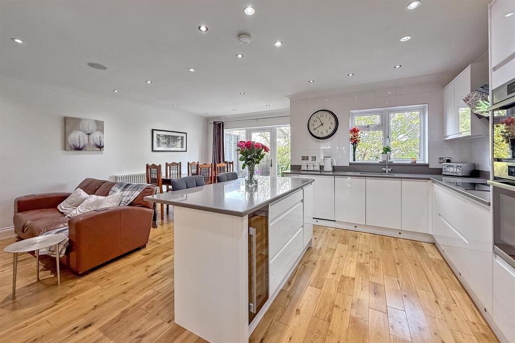 Additional image 24 of Mount Drive, Park Street, St. Albans