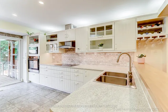 Additional image 10 of 16 Lansbury Dr