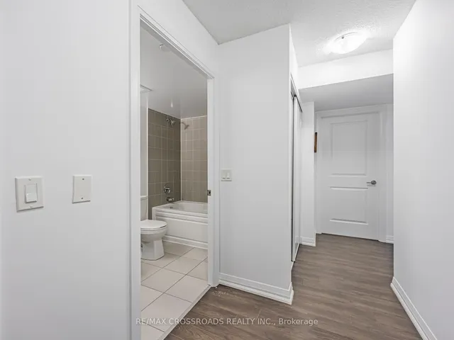 Additional image 3 of 30 Meadowglen Pl Unit 220