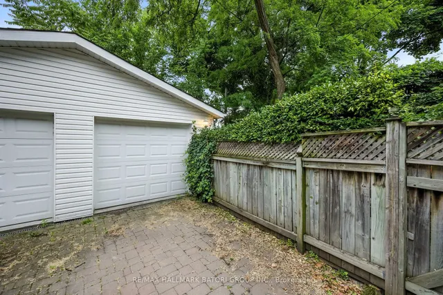 Additional image 34 of 33 Burnaby Blvd