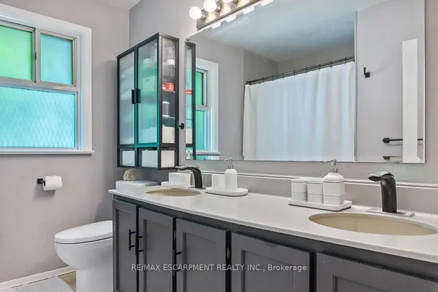 Additional image 26 of 237 Albion Ave