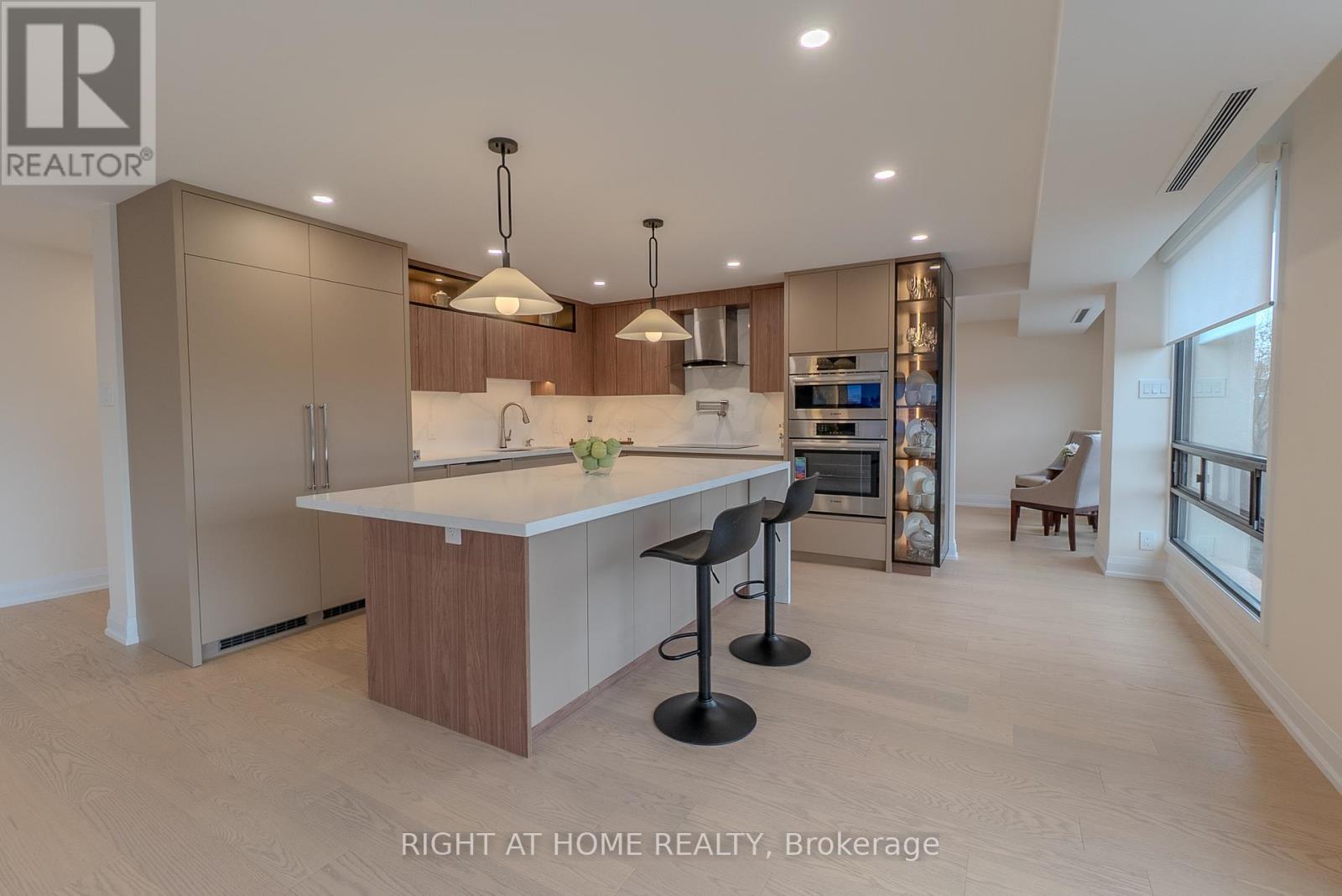 608 - 447 WALMER ROAD|Toronto (Forest Hill South), Ontario M5P2X9