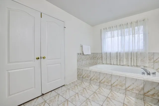 Additional image 29 of 329 Brisdale Dr