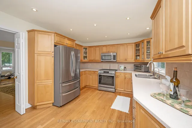 Additional image 13 of 1354 Edgeware Rd