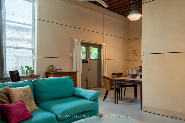 Additional image 31 of 29 Case St