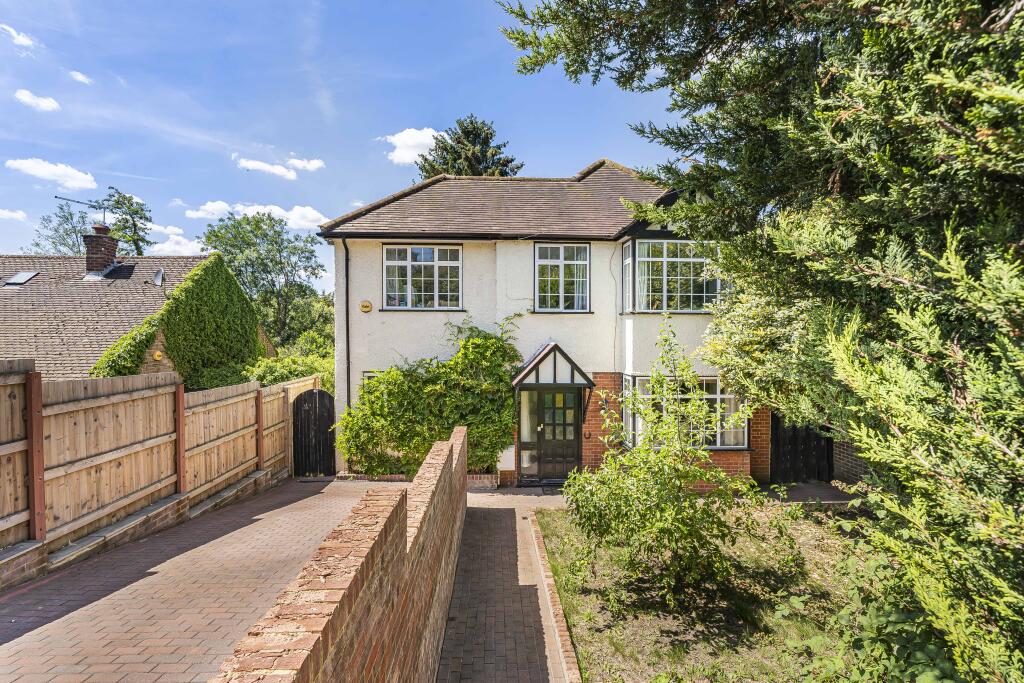 Great North Road, Welwyn Garden City, Hertfordshire, AL8
