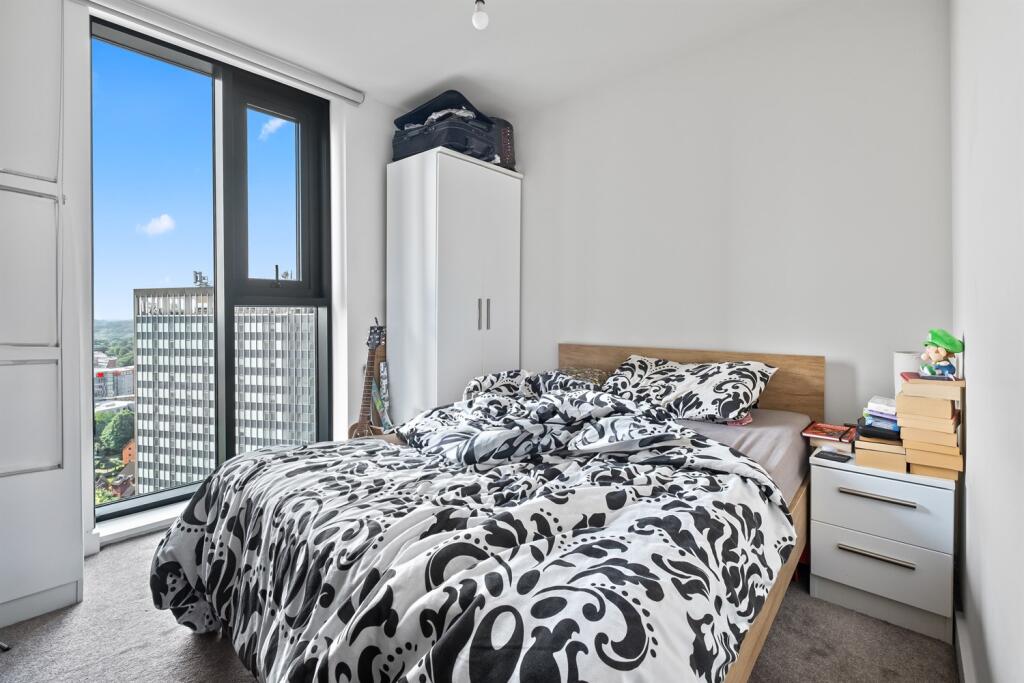 Additional image 13 of The Bank Tower II, B16