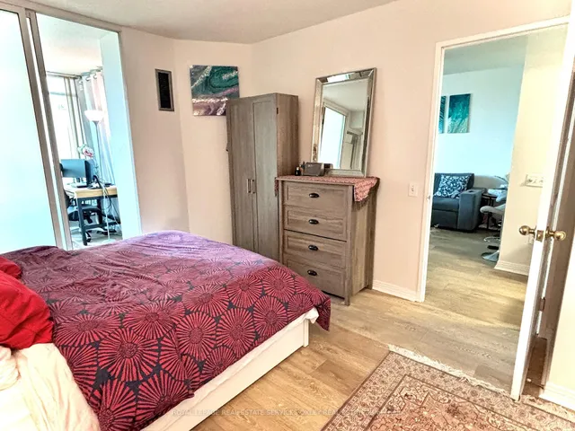 Additional image 11 of 942 Yonge St Unit 806