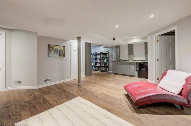 房产图片 27 - 33 Manitoulin Cres