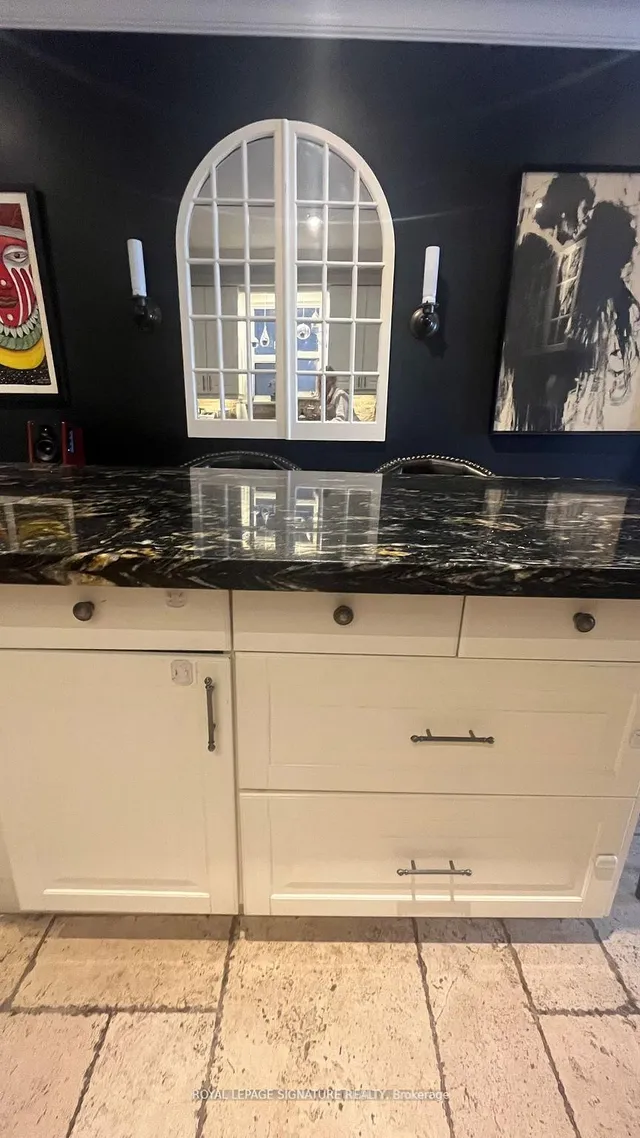 Additional image 10 of 102 Montrose Ave