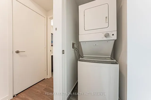 Additional image 33 of 203 College St Unit 2105