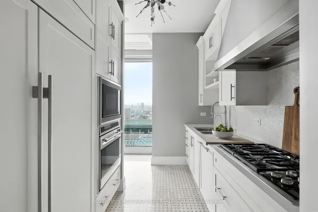 Additional image 7 of 183 Wellington St Unit 2501