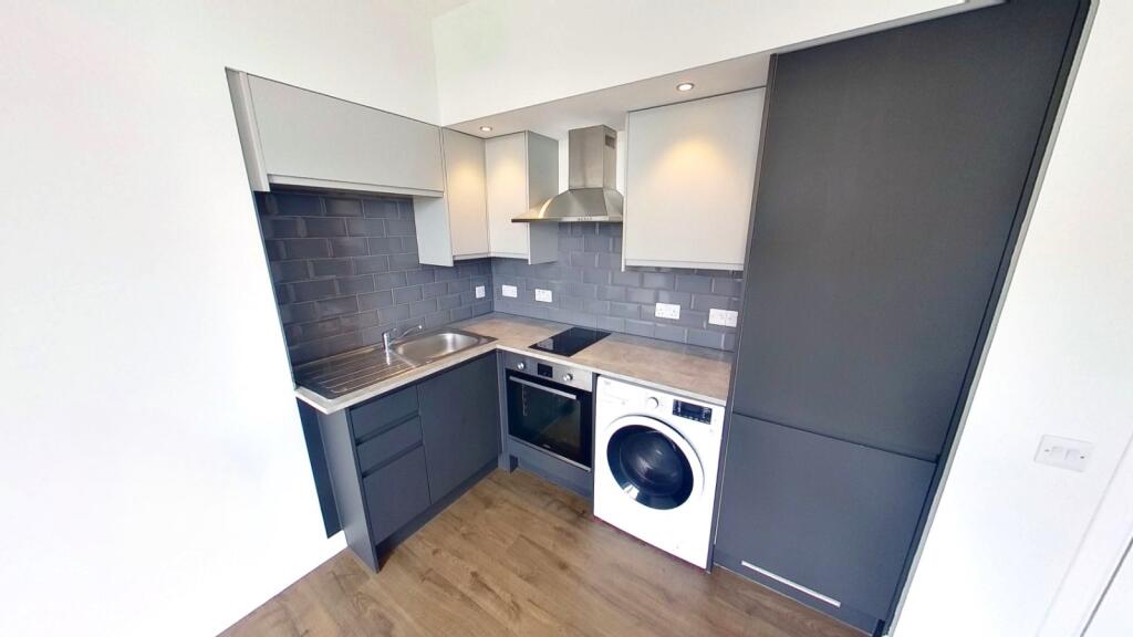 Menzies Road, Flat H, Top Floor Right, Aberdeen, AB11