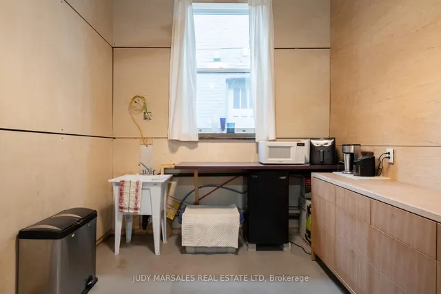 Additional image 37 of 29 Case St