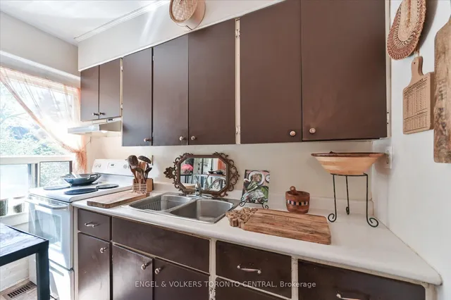 Additional image 26 of 384 Margueretta St