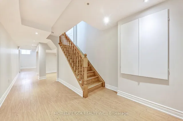 Additional image 34 of 62 Wyper Sq