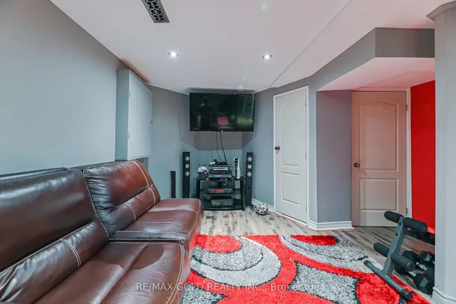 Additional image 38 of 48 Nostalgia Crt