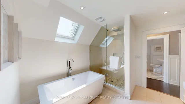 Additional image 32 of 65 Burnhamthorpe Cres