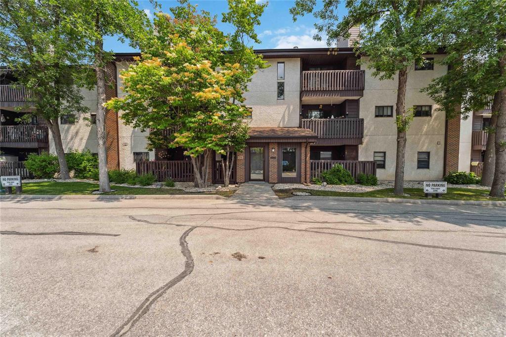 208 24 Novavista Drive|Winnipeg, Manitoba R2N1V4