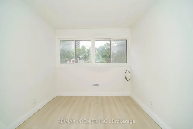 Additional image 37 of 2901 Jane St Unit Unit 106