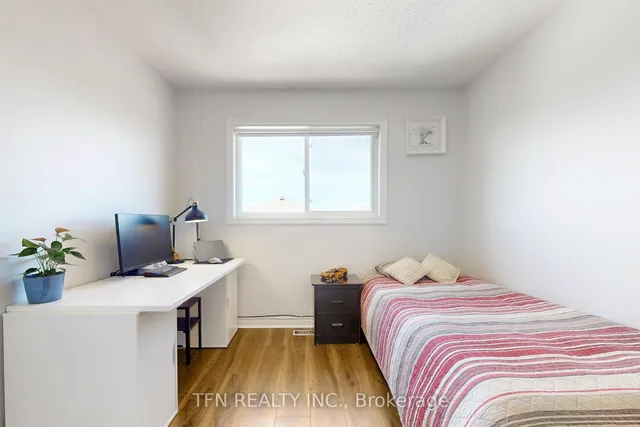 Additional image 25 of 851 Clemens Cres