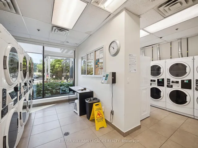 房产图片 24 - 29 Singer Crt 单元 2703