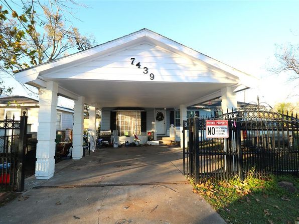 7439 Touchstone St, Houston, TX 77028