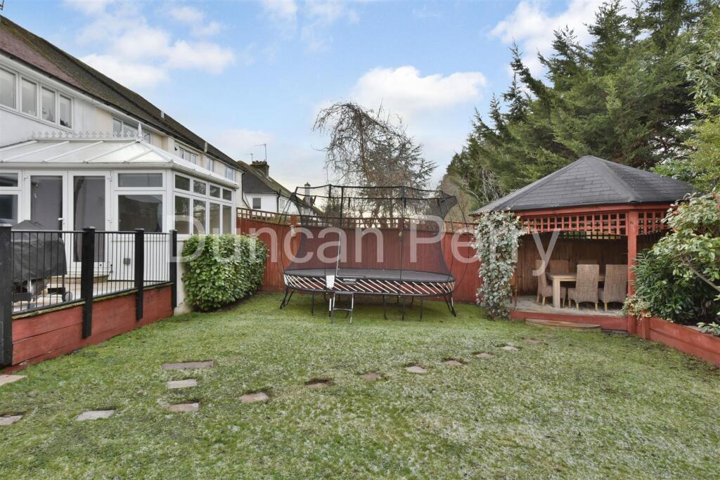 Additional image 31 of Moffats Lane, Brookmans Park, Herts