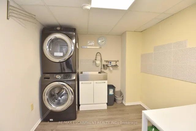 Additional image 32 of 73 Reno Ave