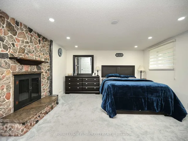 Additional image 43 of 2 Aintree Cres