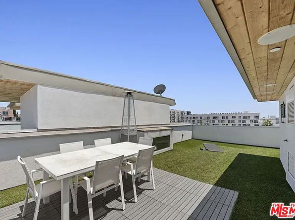 6728 W Hepburn Way, Los Angeles, CA 90038