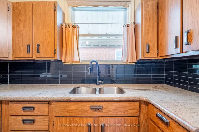 Additional image 12 of 26 MARTIN Rd