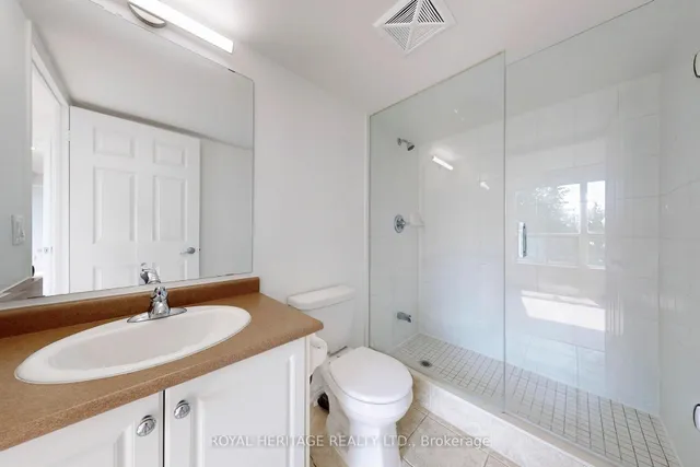 房产图片 18 - 60 Fairfax Cres 单元 211