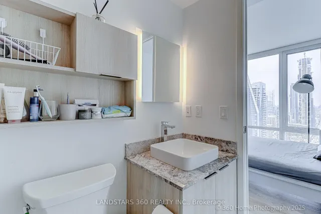 Additional image 16 of 501 Yonge St Unit 4202